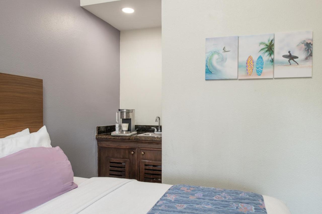 Queen Room with Two Queen Beds - Non-Smoking at Brisa Pacific Hotel Encinitas
