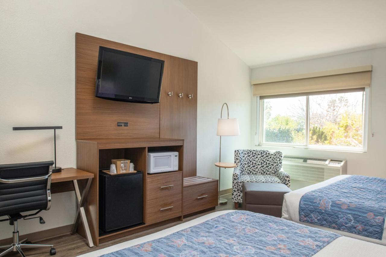 Queen Room with Two Queen Beds - Non-Smoking at Brisa Pacific Hotel Encinitas