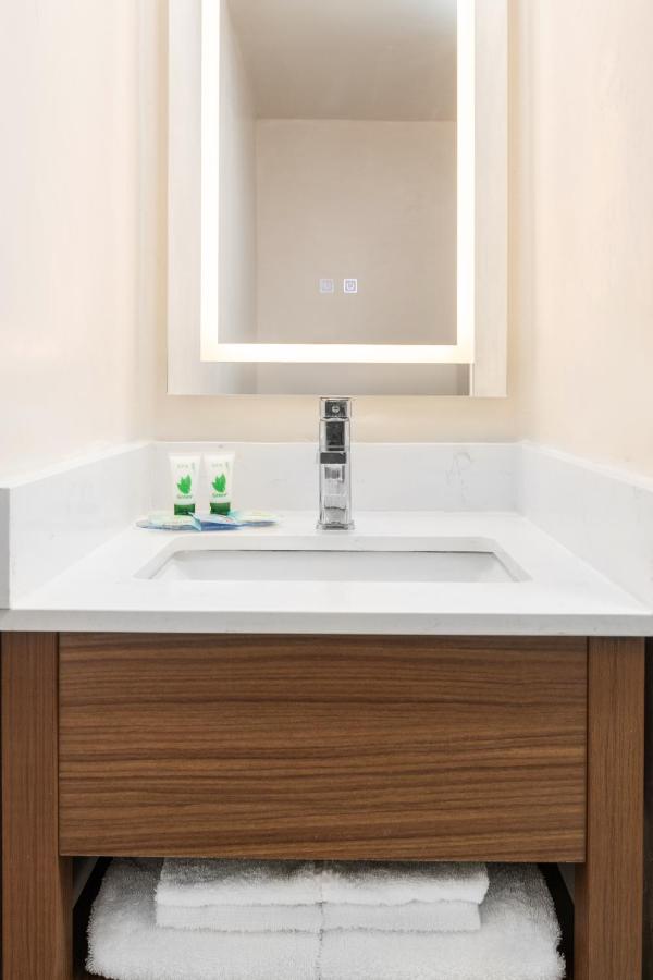 Queen Room - Non-Smoking at Brisa Pacific Hotel Encinitas