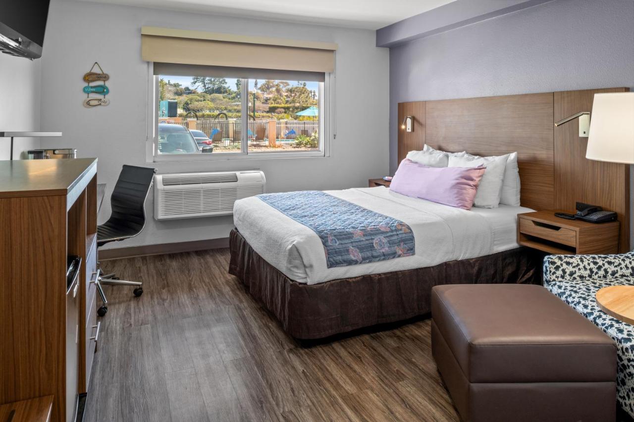 Queen Room - Non-Smoking at Brisa Pacific Hotel Encinitas