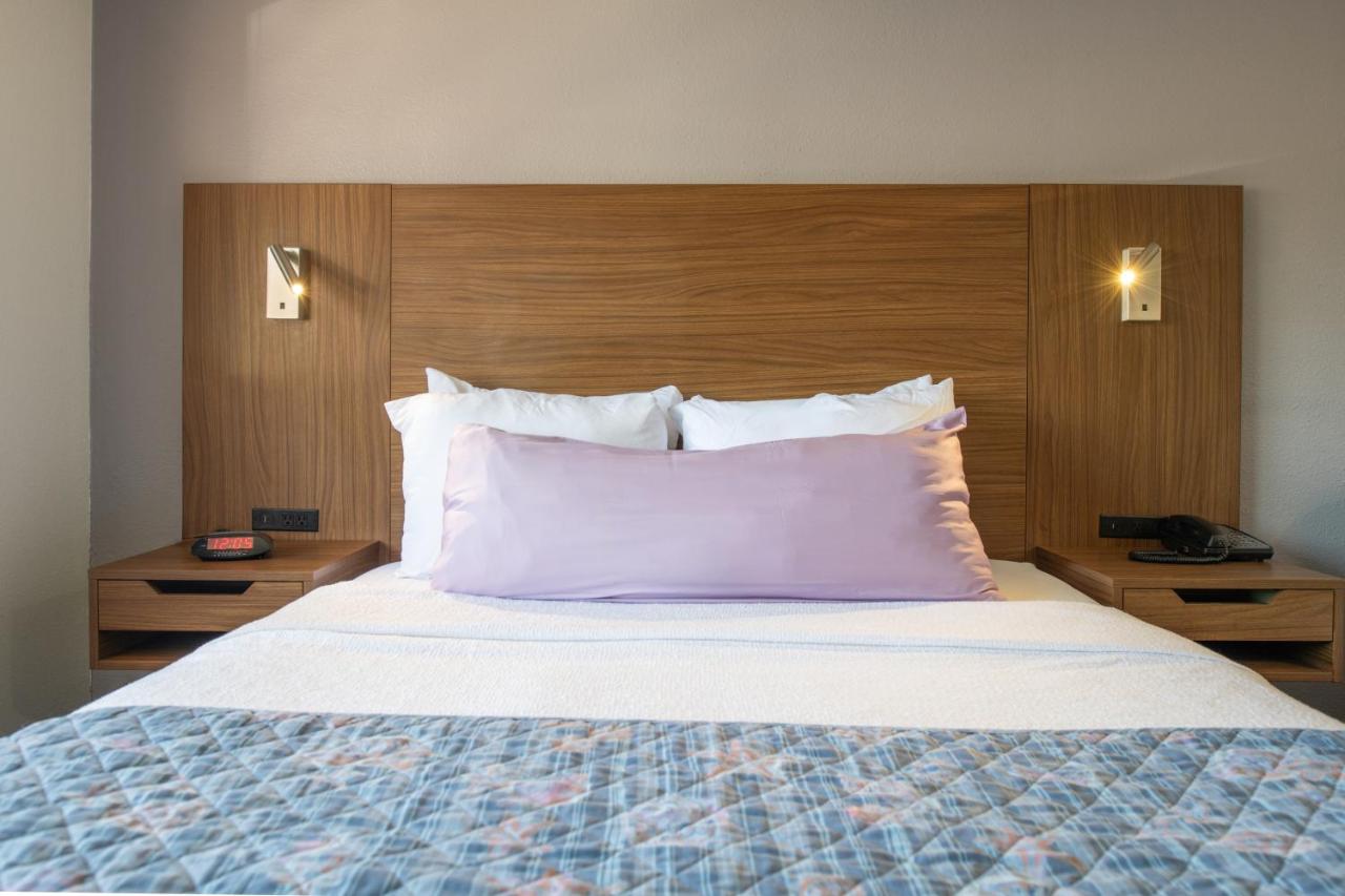 Queen Room - Non-Smoking at Brisa Pacific Hotel Encinitas