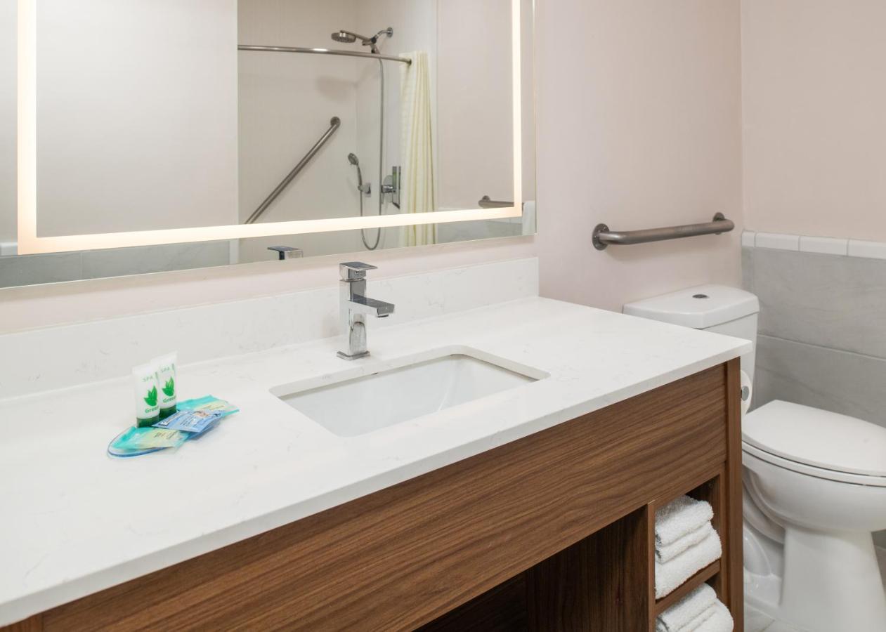 Double Room with Two Double Beds - Accessible/Non-Smoking at Brisa Pacific Hotel Encinitas