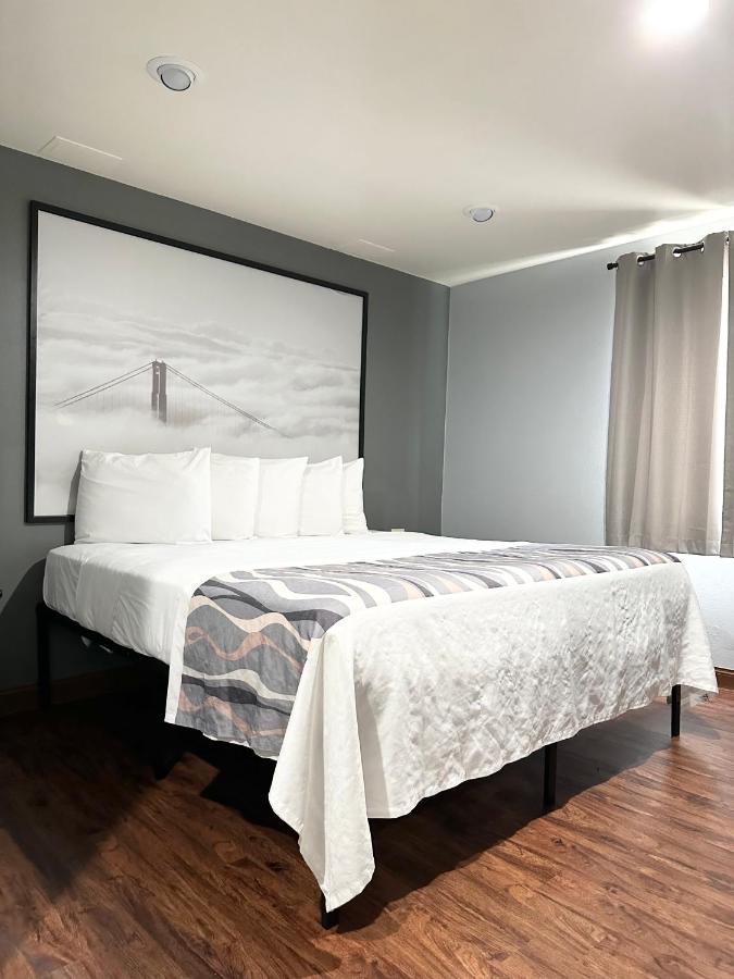 King Room at Valued Stay Madison