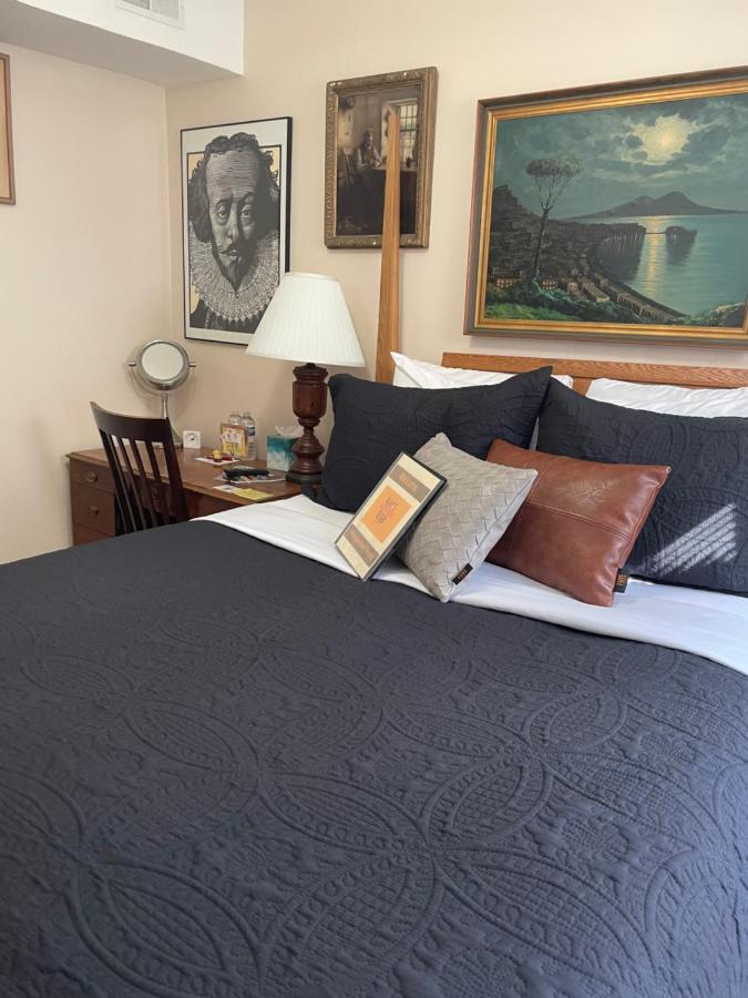 | Ray's Bucktown Bed and Breakfast