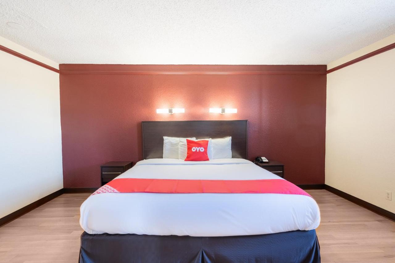 OYO Hotel Tulsa N Sheridan Rd & Airport