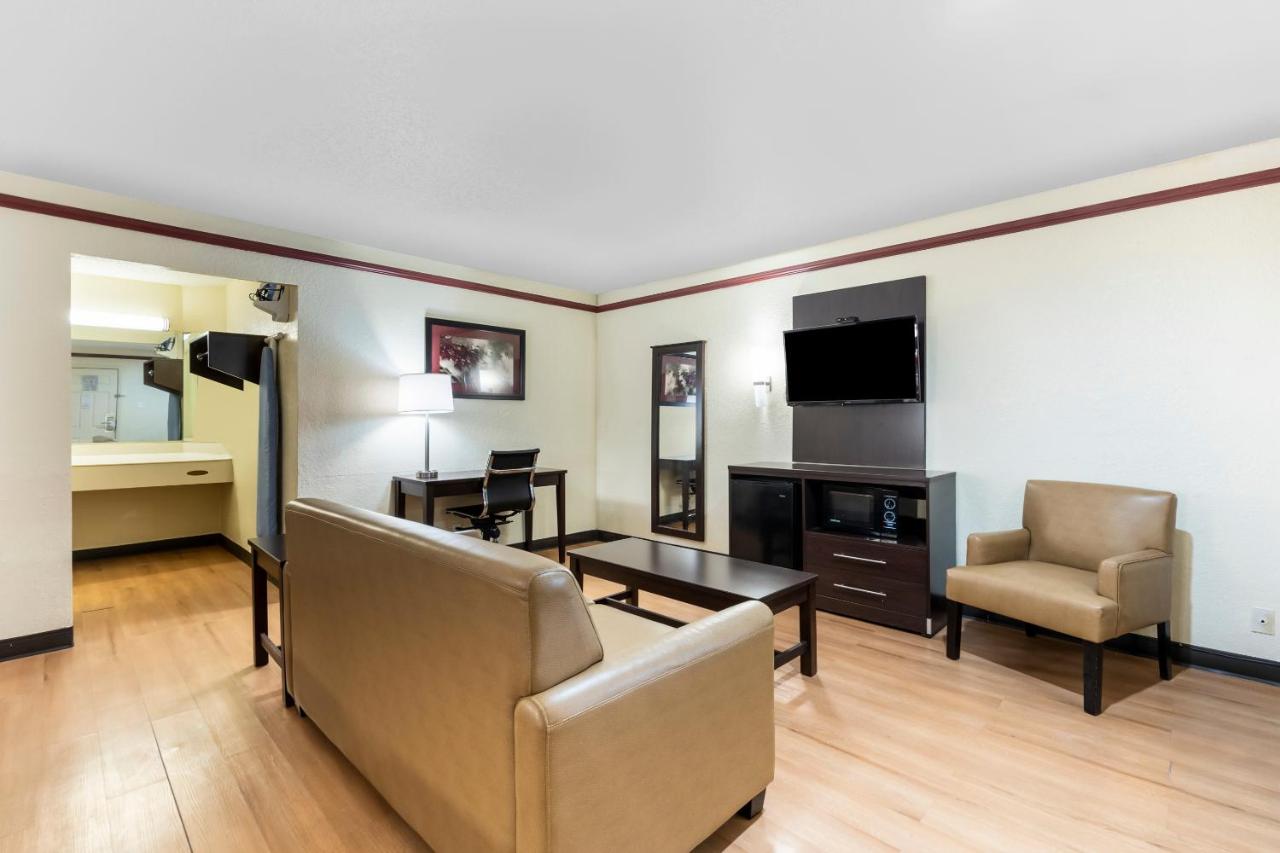 OYO Hotel Tulsa N Sheridan Rd & Airport