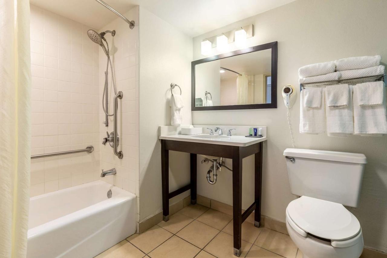 Queen Room First Floor - Accessible/Non-Smoking at Sleep Inn Orange Beach