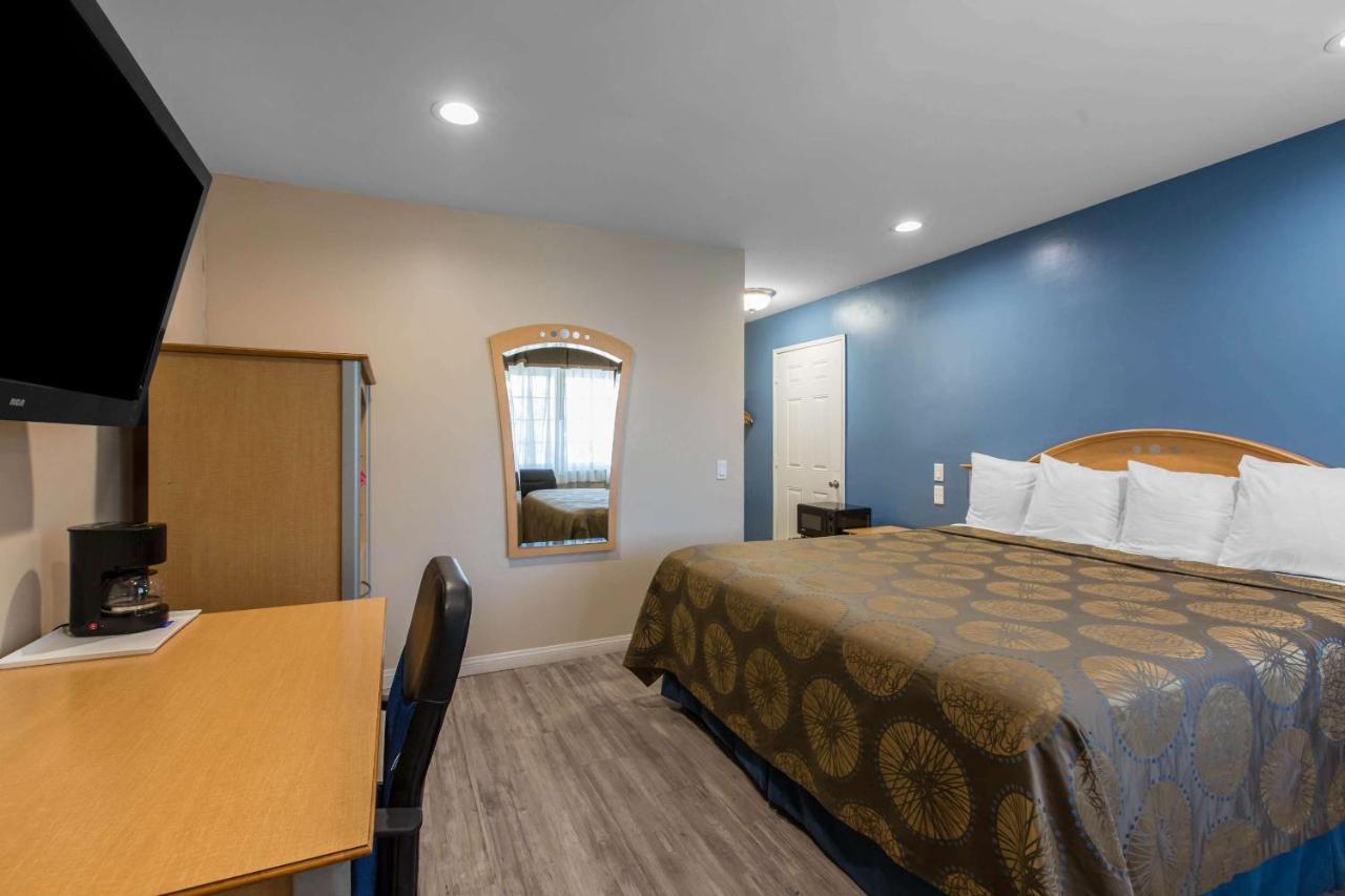 Standard King Room with Tub - Accessible/Non-Smoking at Rodeway Inn Escondido Downtown