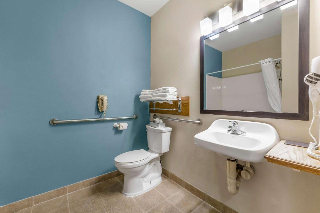 King Room Mobility and Hearing Accessible - Accessible/Non-Smoking at Sleep Inn & Suites Hays I-70