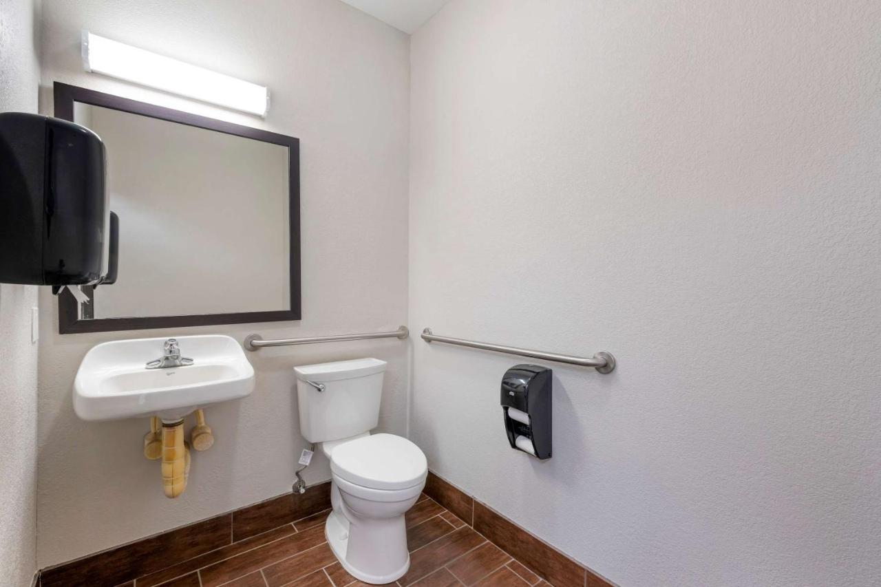 King Room Mobility and Hearing Accessible - Accessible/Non-Smoking at Sleep Inn & Suites Hays I-70