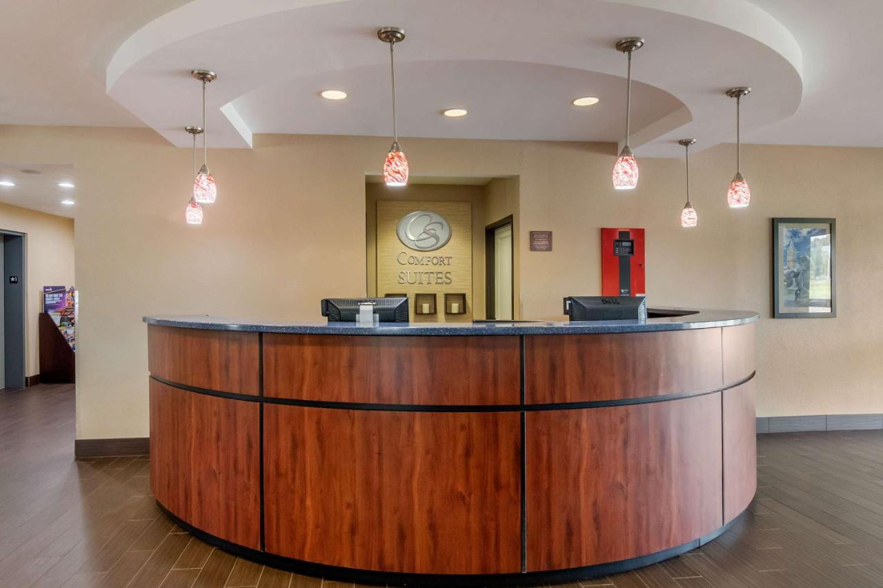 | Comfort Suites Speedway - Kansas City