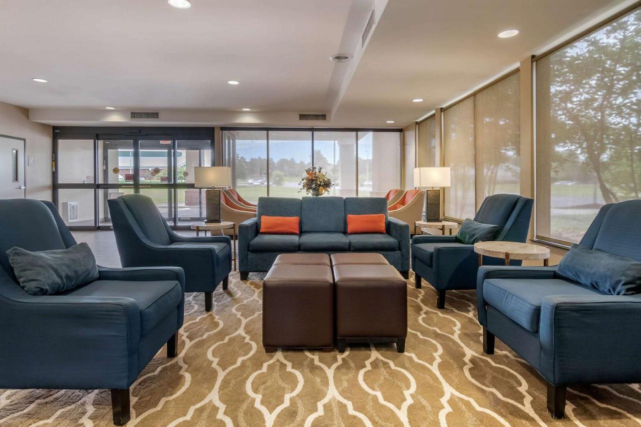 | Comfort Suites Speedway - Kansas City