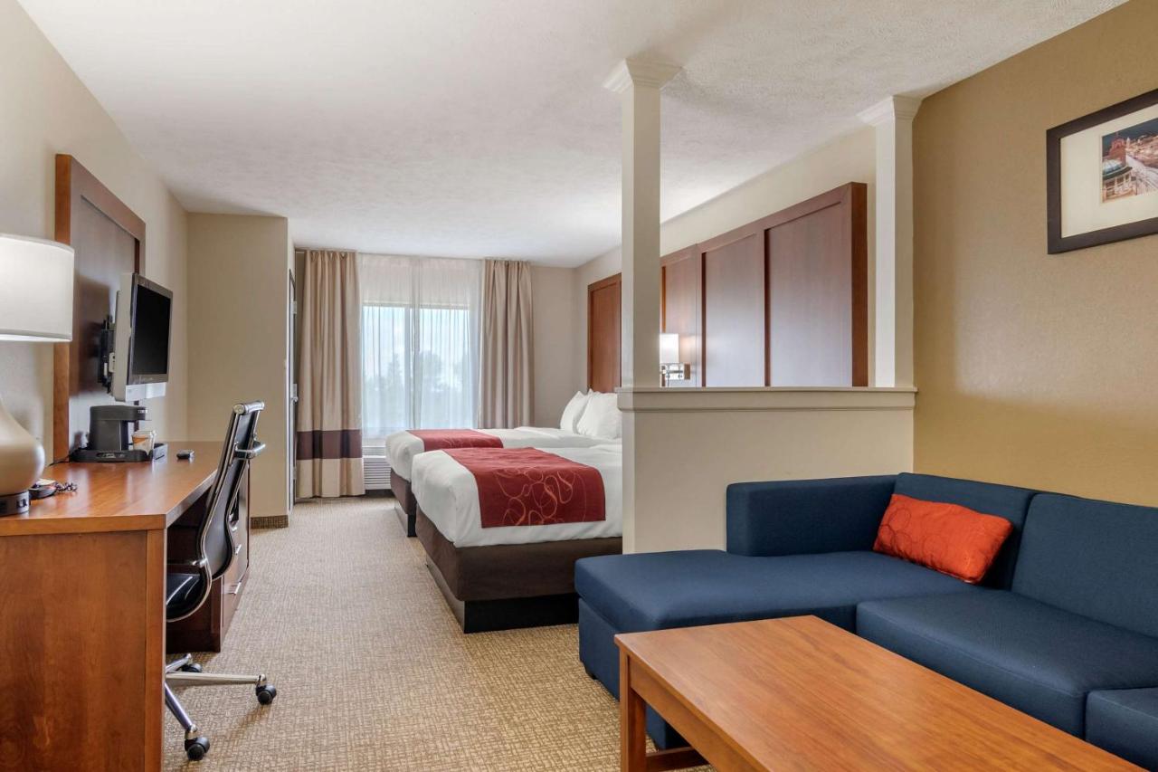 | Comfort Suites Speedway - Kansas City