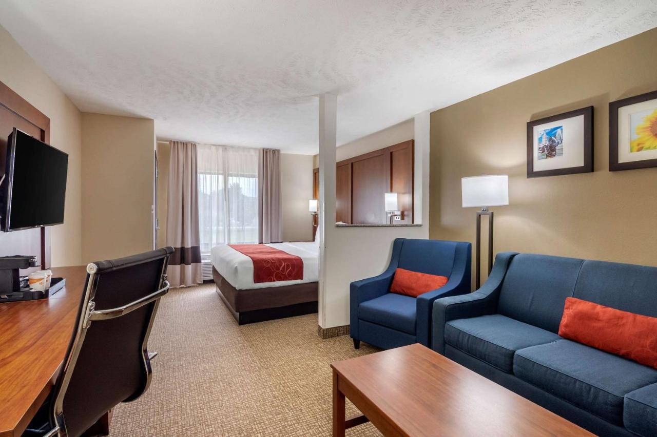 | Comfort Suites Speedway - Kansas City