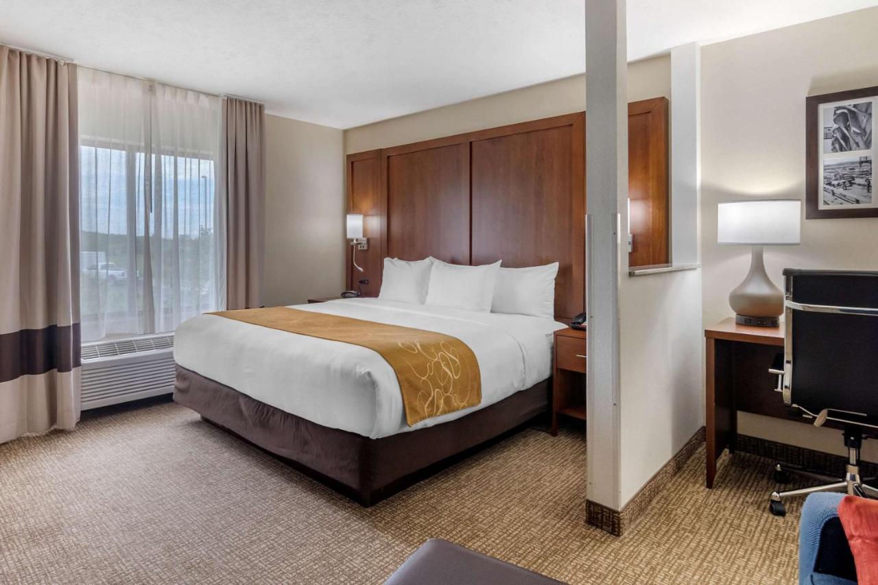 | Comfort Suites Speedway - Kansas City