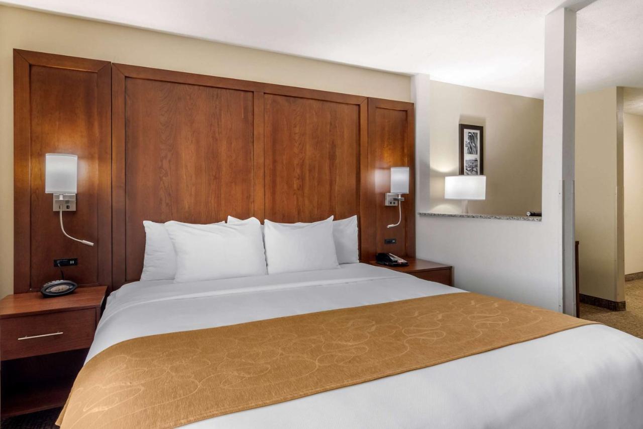 | Comfort Suites Speedway - Kansas City