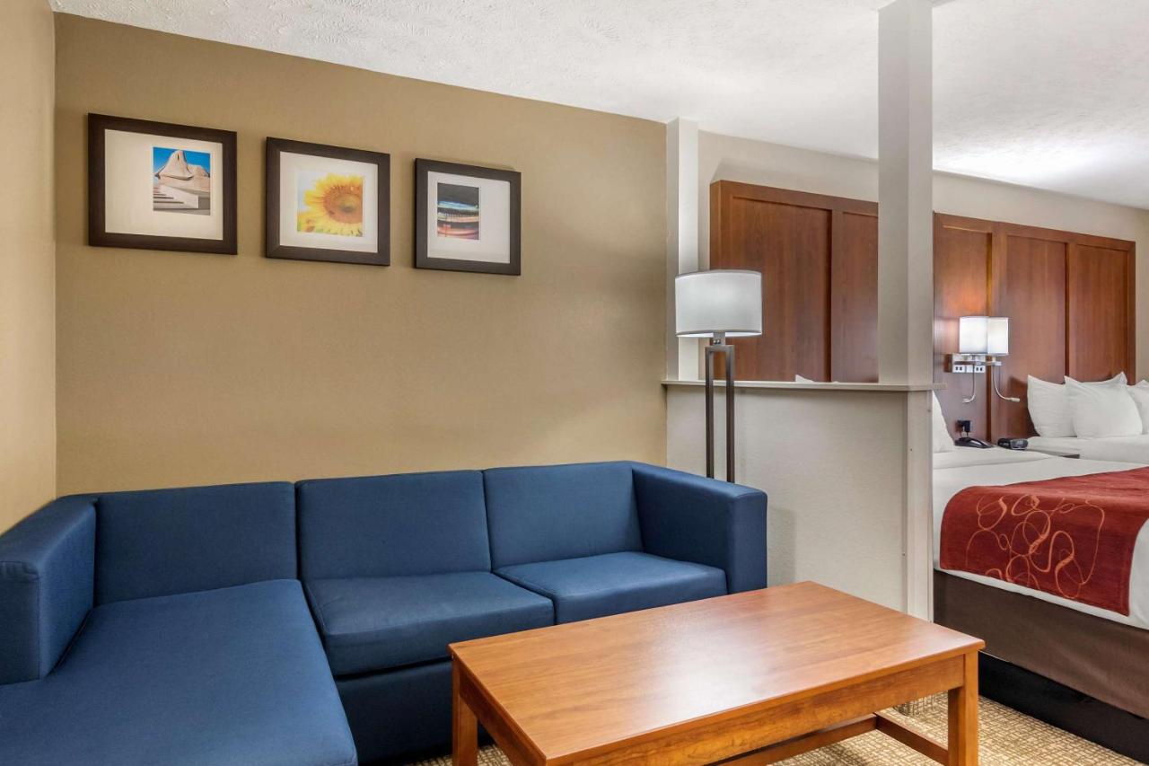 | Comfort Suites Speedway - Kansas City