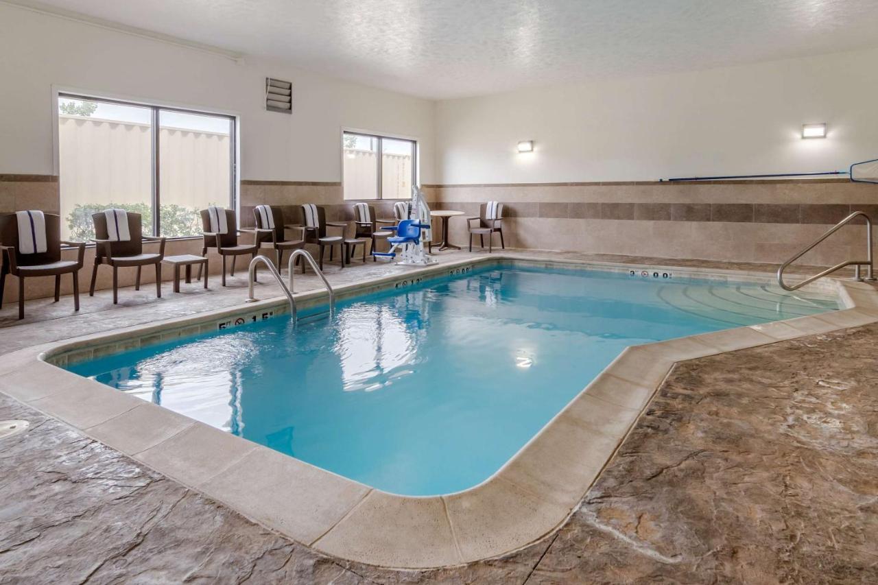 | Comfort Suites Speedway - Kansas City