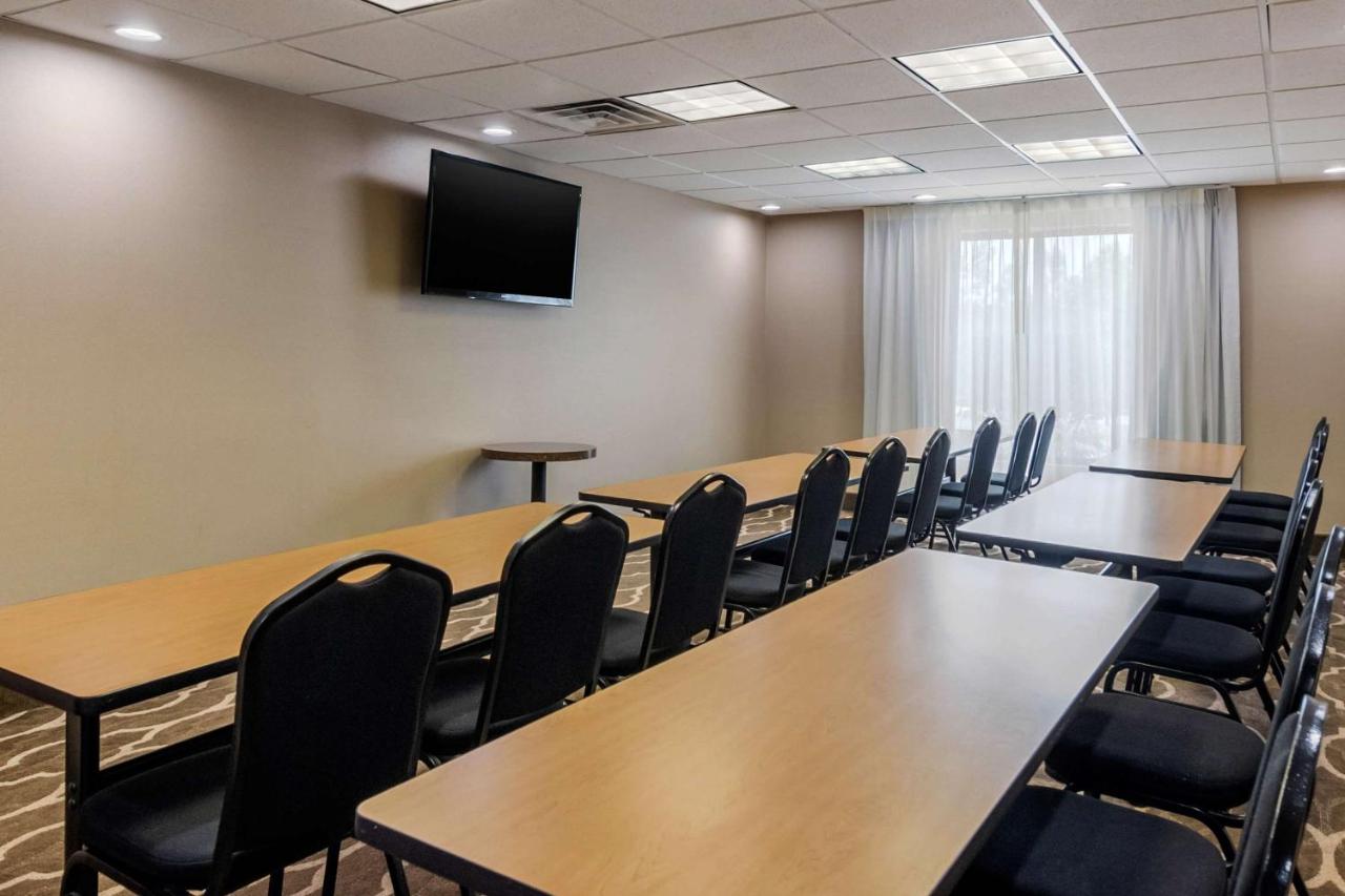 | Comfort Suites Speedway - Kansas City