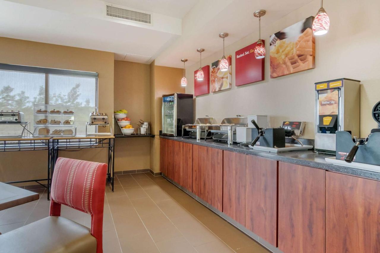 | Comfort Suites Speedway - Kansas City