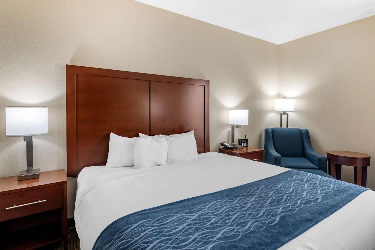 King Room - Disability Access/Non-Smoking at Comfort Inn & Suites Junction City - near Fort Riley
