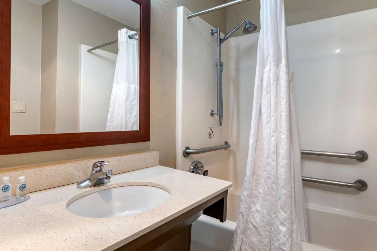 King Room - Disability Access/Non-Smoking at Comfort Inn & Suites Junction City - near Fort Riley