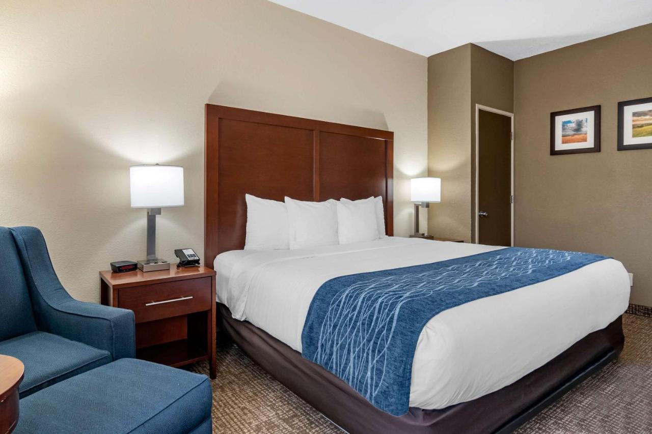 King Room - Non-Smoking at Comfort Inn & Suites Junction City - near Fort Riley
