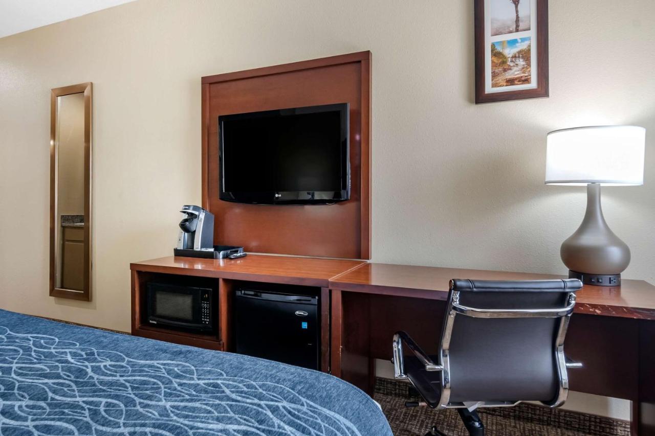 King Room - Non-Smoking at Comfort Inn & Suites Junction City - near Fort Riley