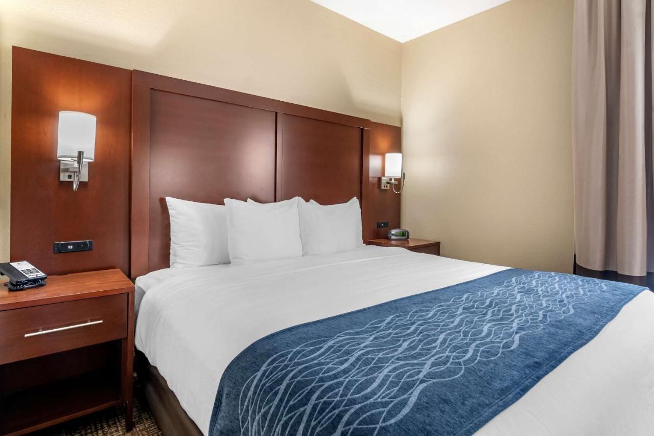 King Suite - Non-Smoking at Comfort Inn & Suites Junction City - near Fort Riley