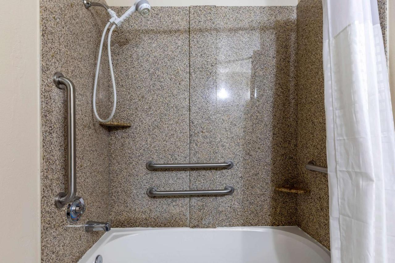 King Suite - Disability Access/Non-Smoking at Comfort Suites Shreveport West I-20