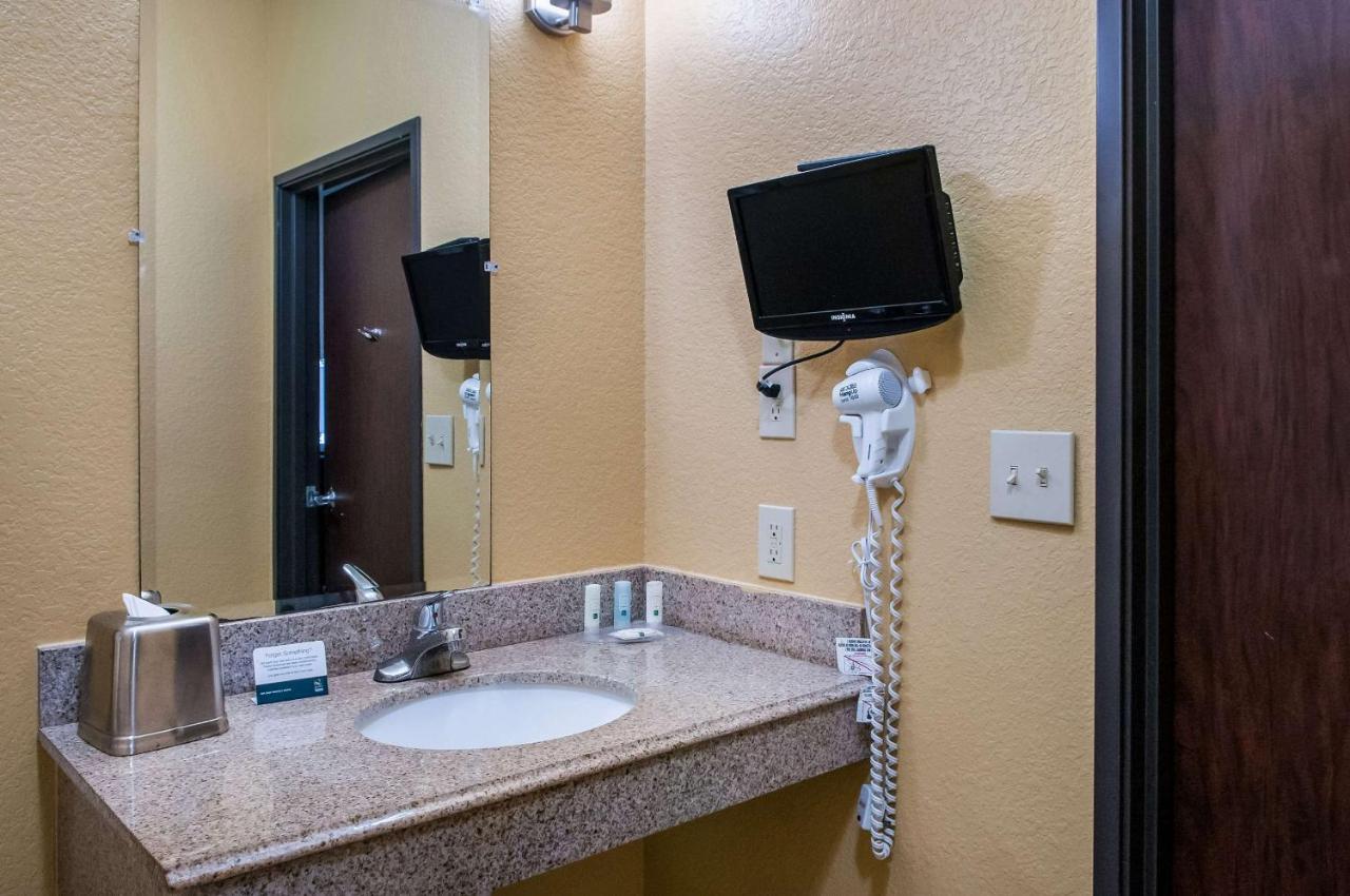 Queen Room with Two Queen Beds - Disability Access/Non-Smoking at Quality Inn & Suites Slidell