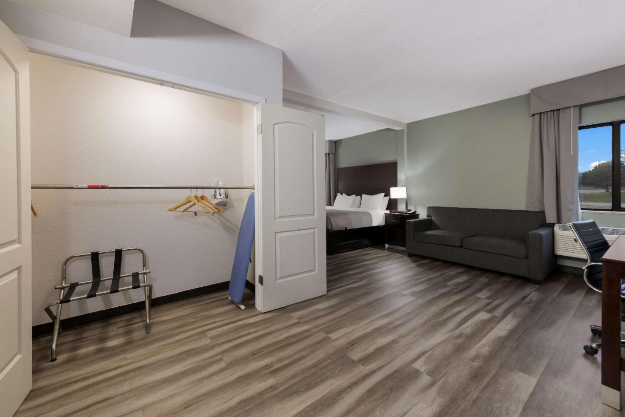 | Quality Inn Merriam Kansas City