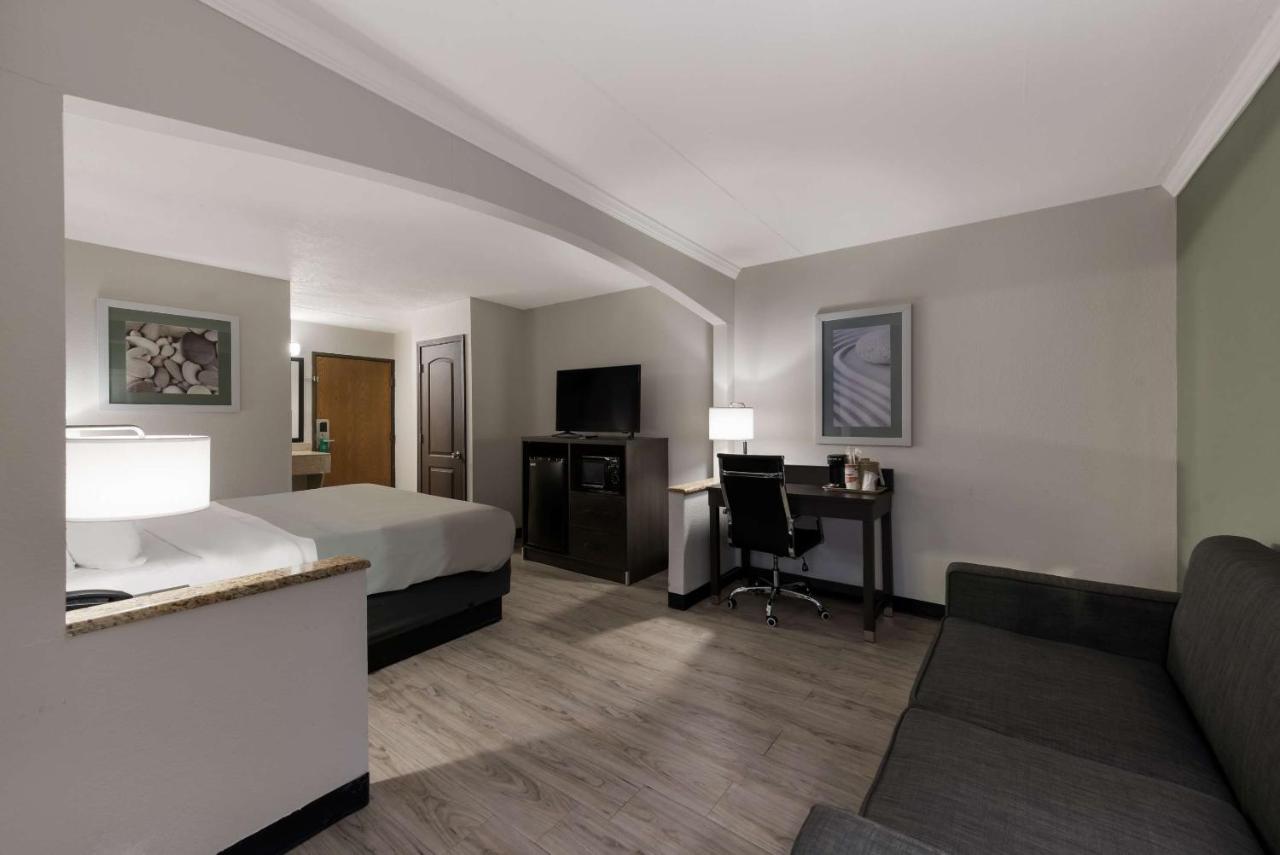 | Quality Inn Merriam Kansas City