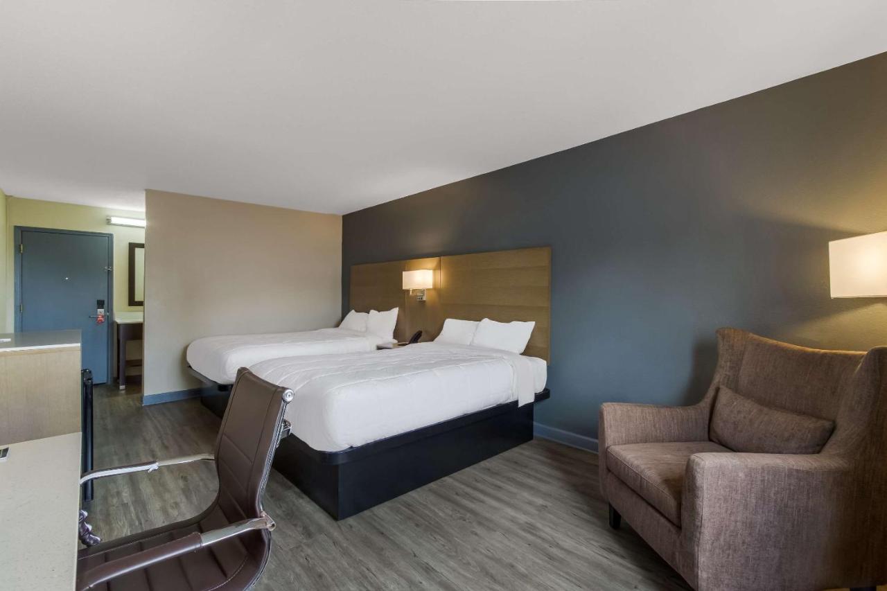 Double Room with Two Double Beds - Non-Smoking at Econo Lodge Cherry Point