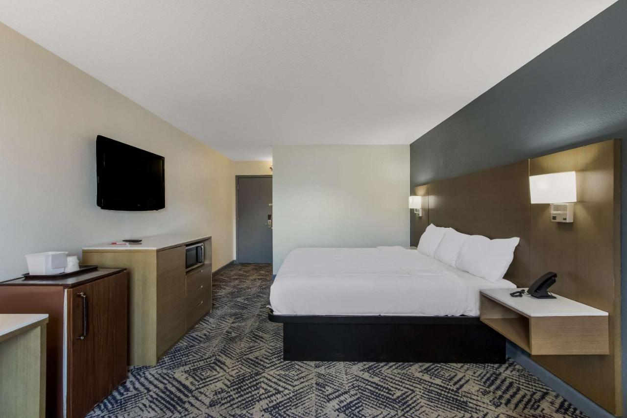 King Room - Non-Smoking at Econo Lodge Cherry Point