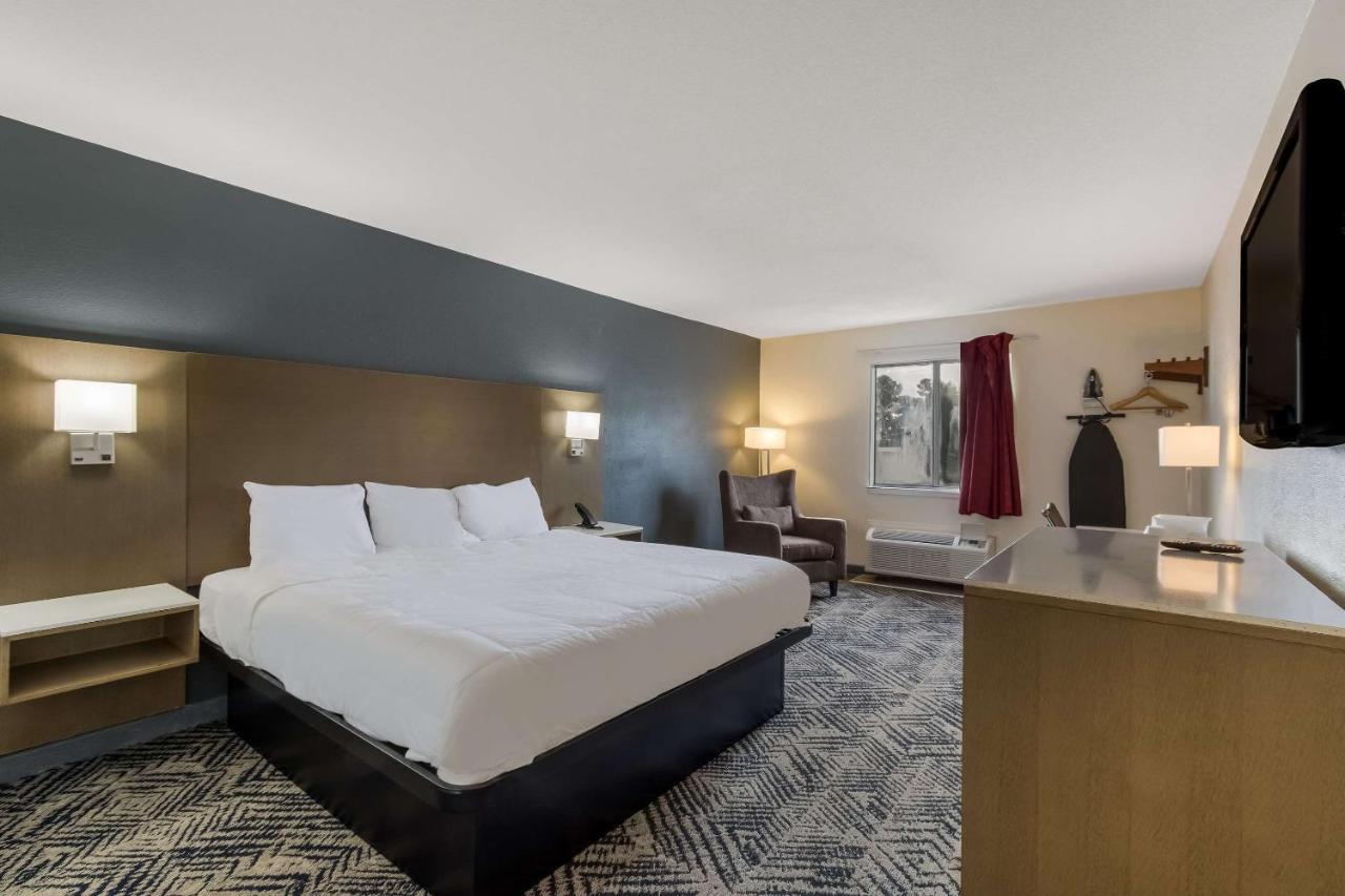 King Room - Non-Smoking at Econo Lodge Cherry Point