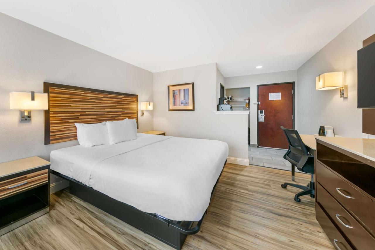 | Days Inn by Wyndham Sacramento Downtown