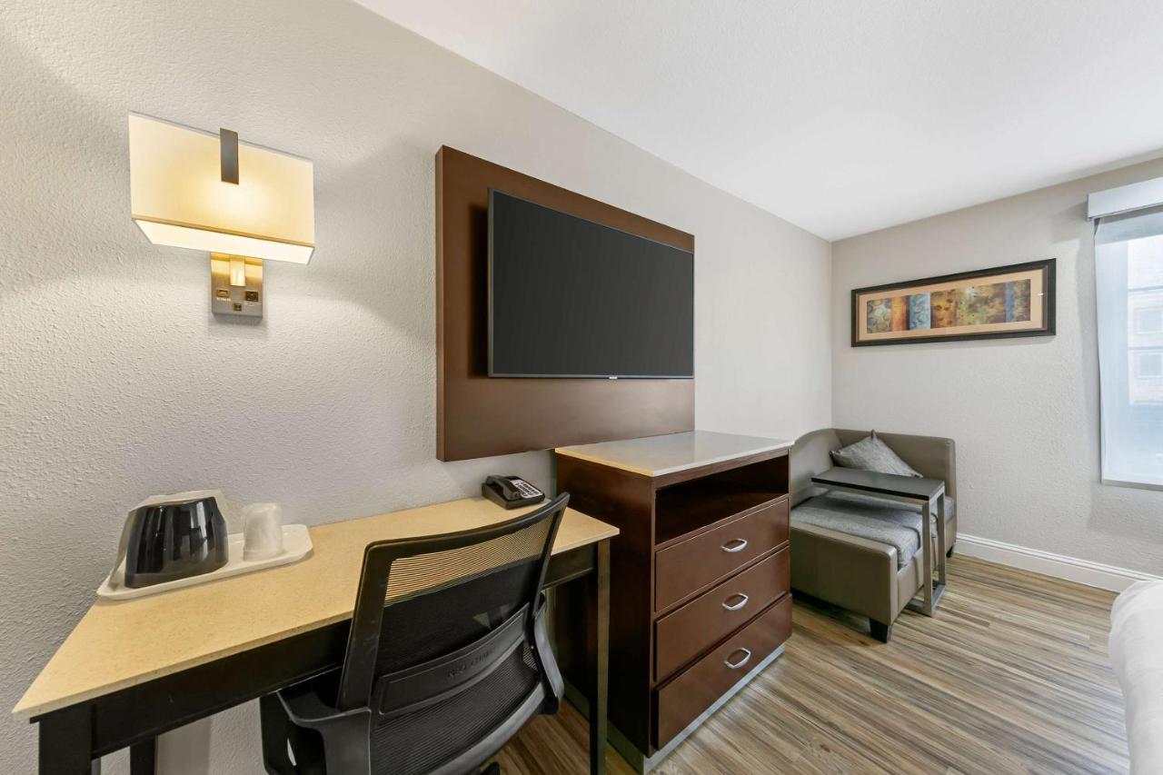 | Days Inn by Wyndham Sacramento Downtown
