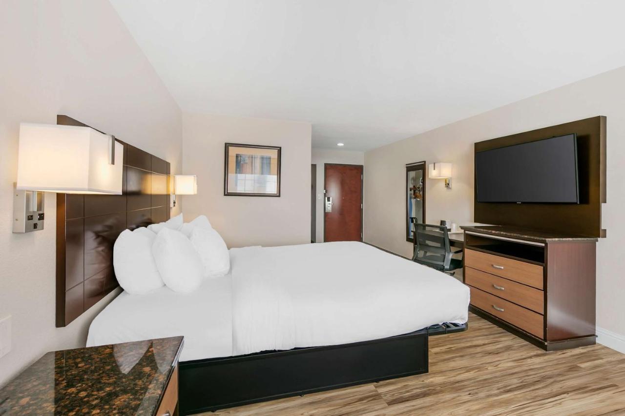 | Days Inn by Wyndham Sacramento Downtown
