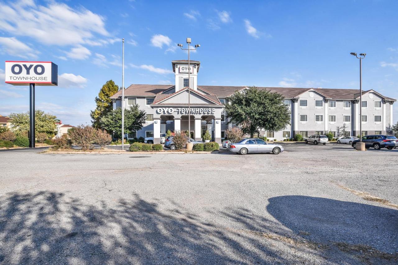  | OYO Townhouse Oklahoma City Airport