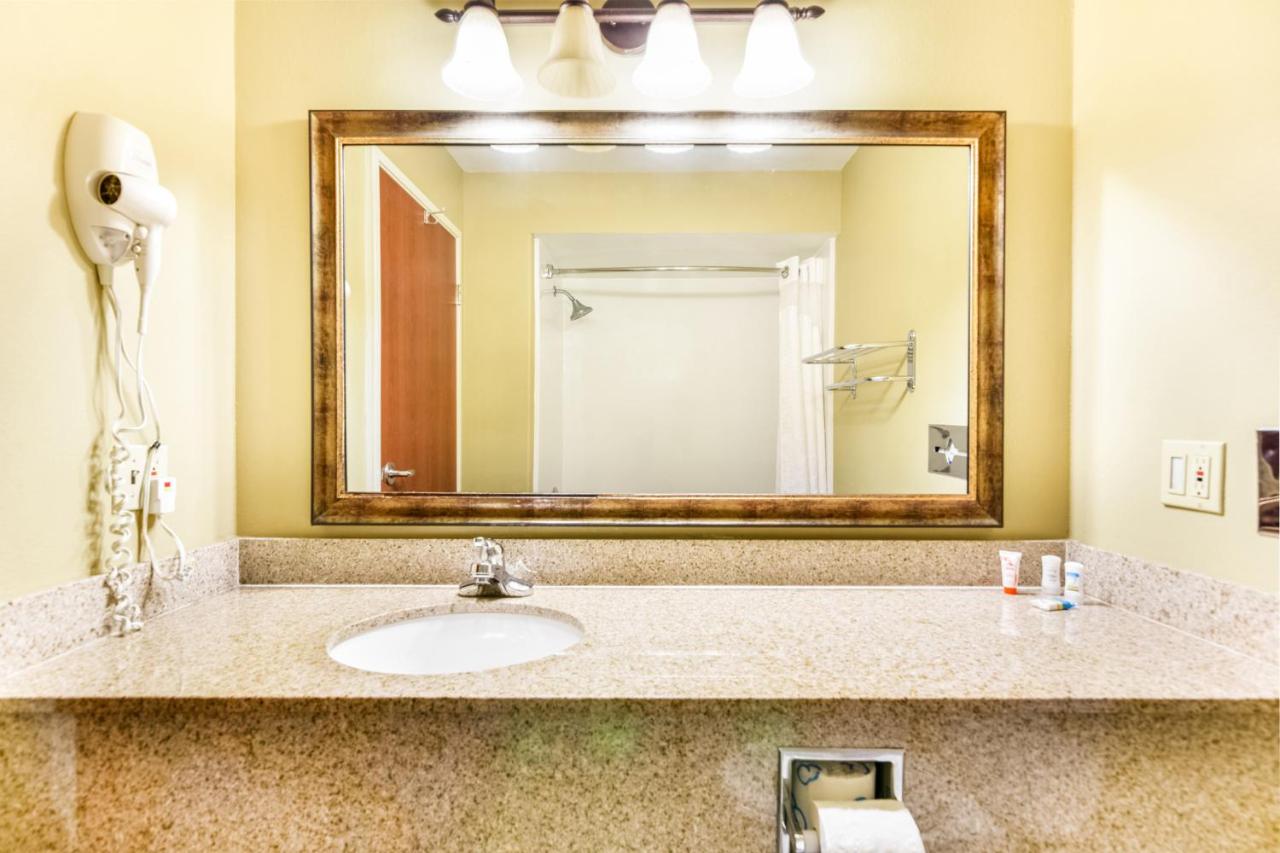  | OYO Townhouse Oklahoma City Airport