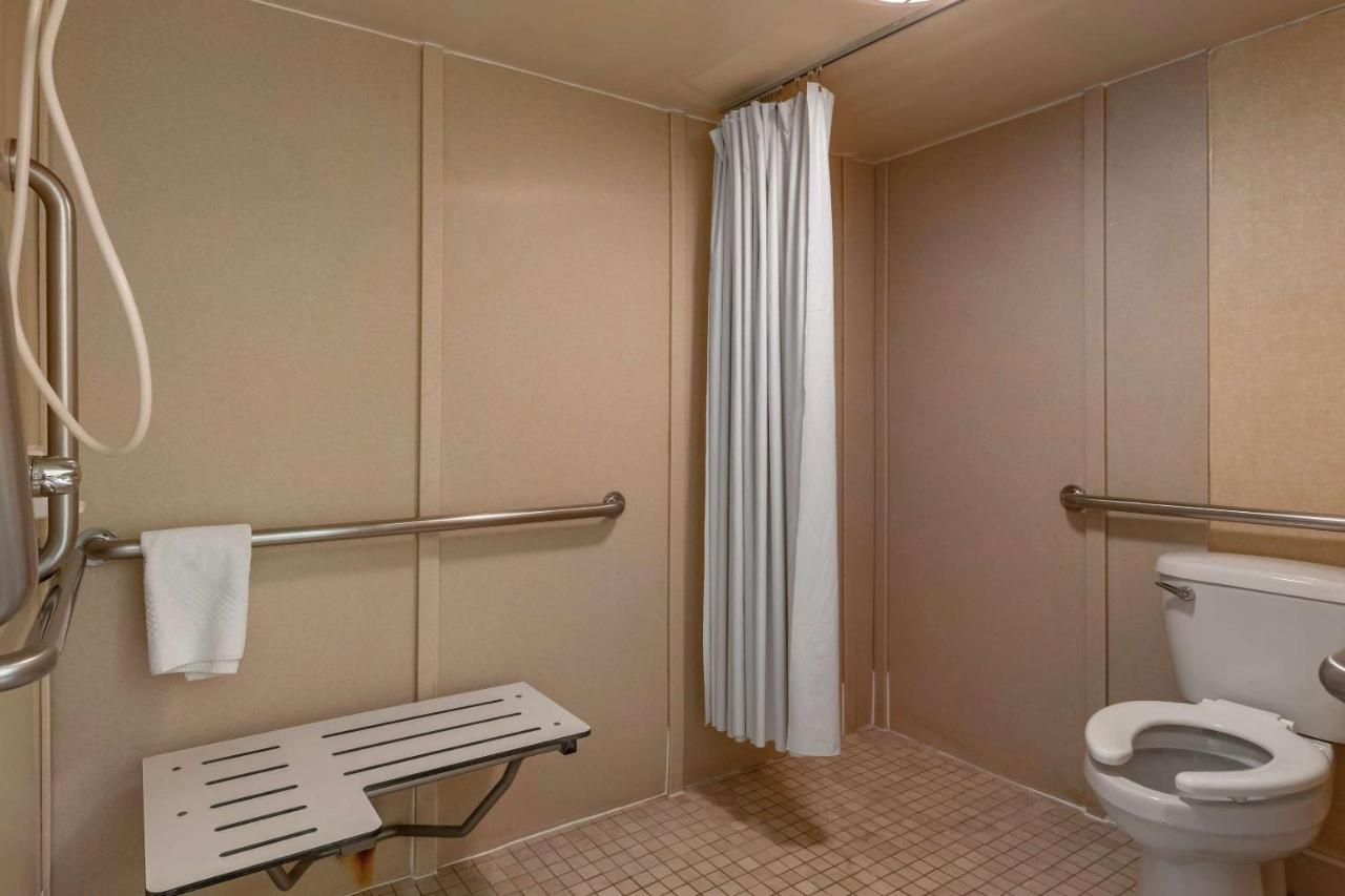 King Room with Roll-In Shower - Accessible/Non-Smoking at Quality Inn Barstow Route 66