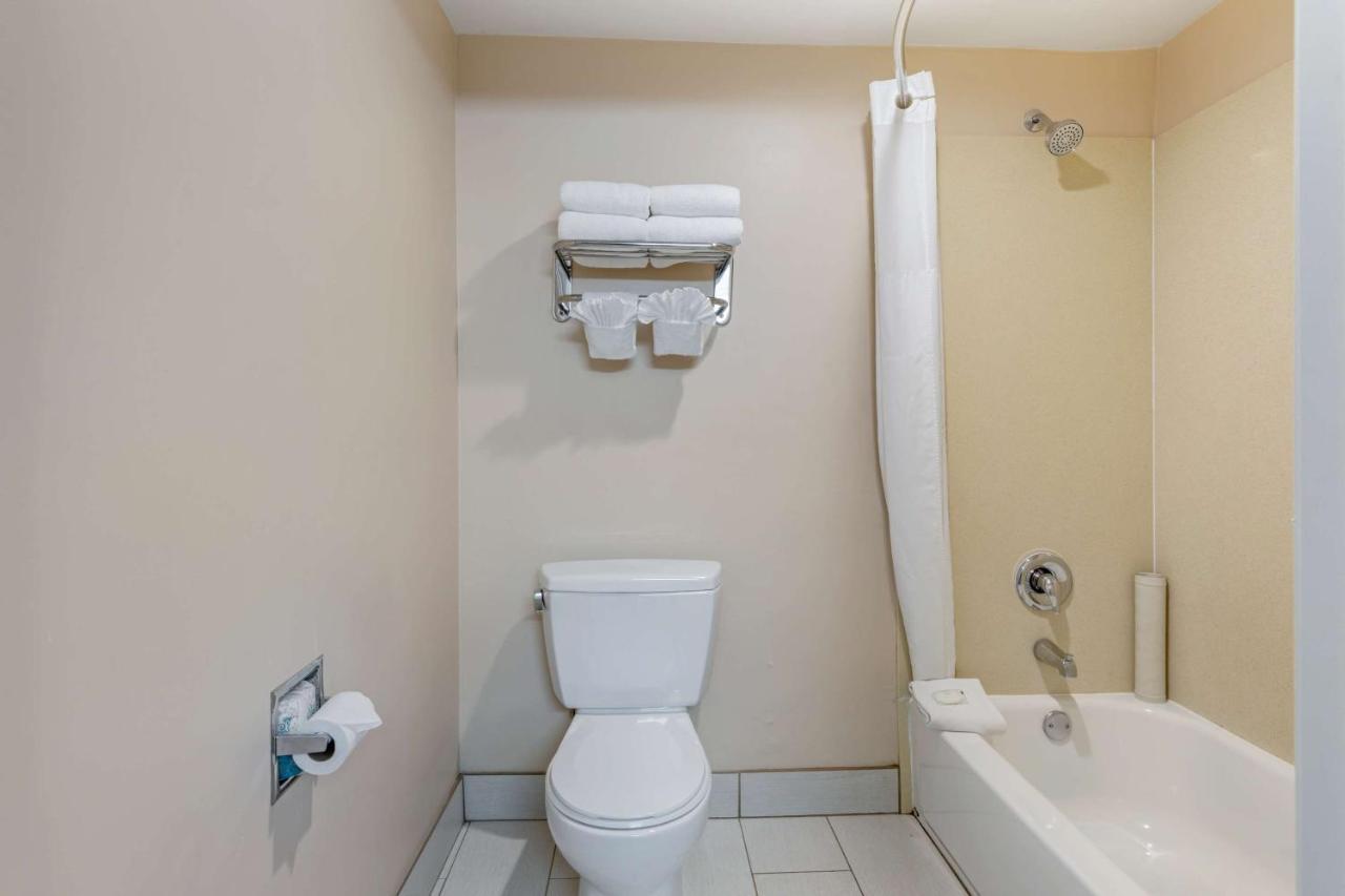 Standard Room, 2 Queen Beds, Non Smoking at Quality Inn & Suites Anaheim Maingate