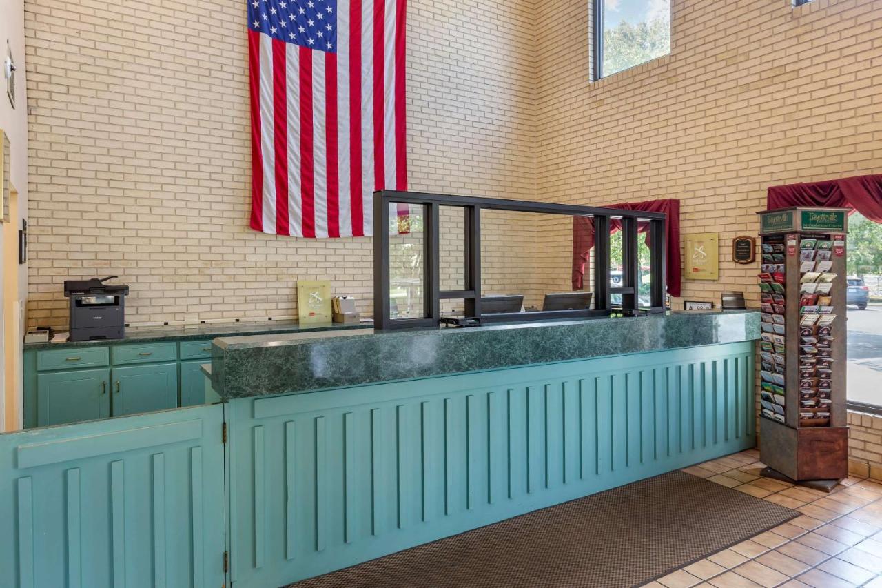  | Econo Lodge Fayetteville