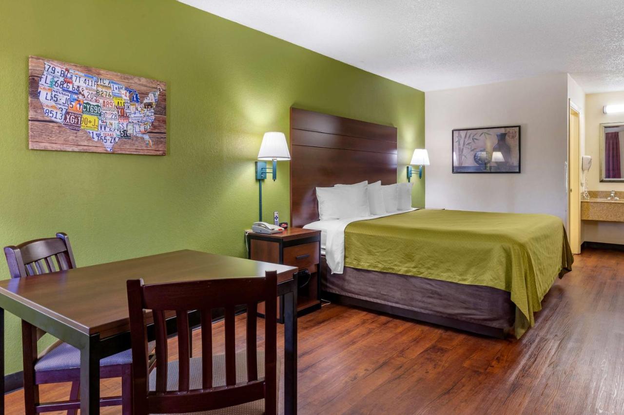 | Econo Lodge Fayetteville