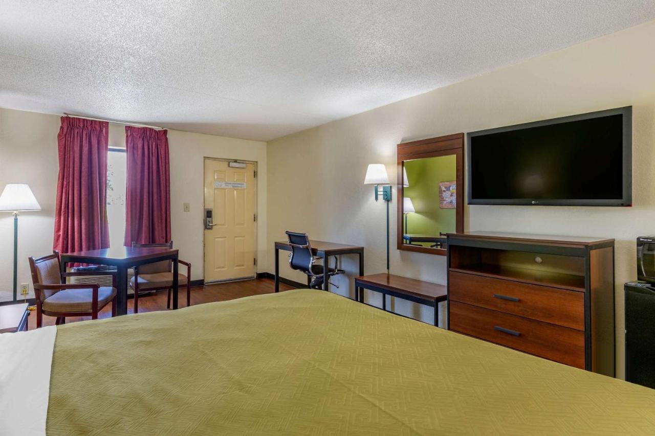 | Econo Lodge Fayetteville