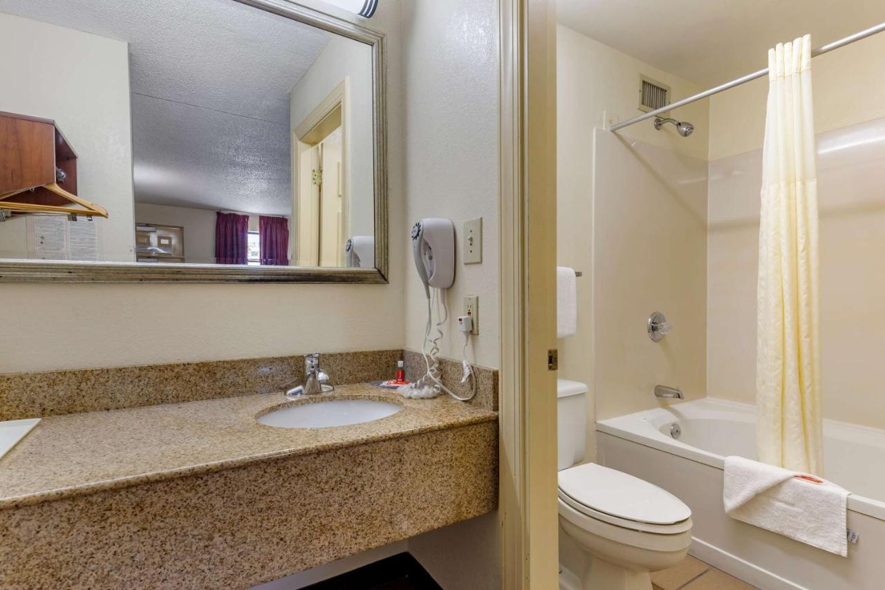 | Econo Lodge Fayetteville