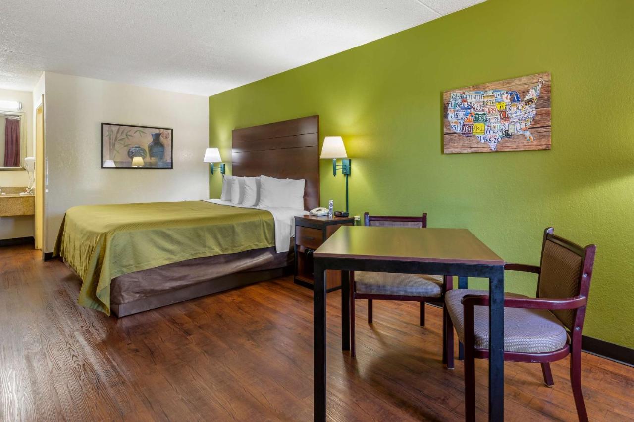 | Econo Lodge Fayetteville