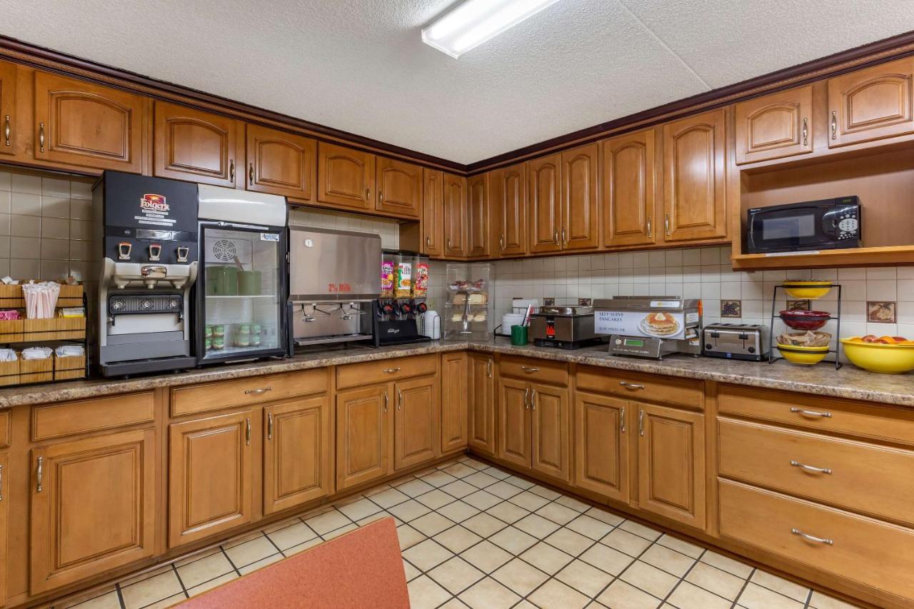 | Econo Lodge Fayetteville