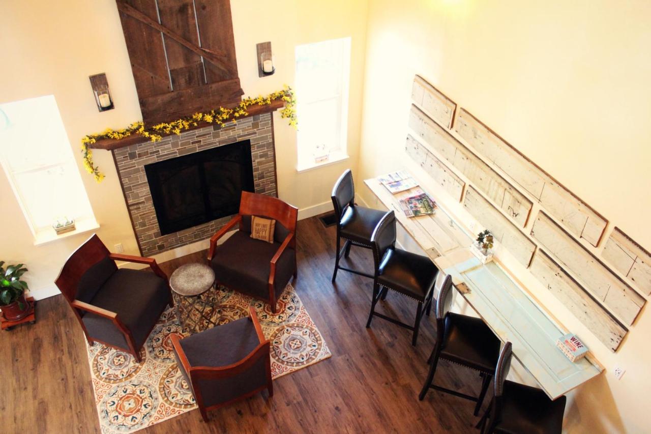 | Rest, a boutique hotel